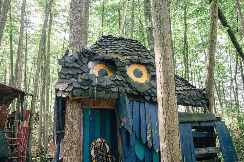 Die fertige Schnitzeljagd auf einem Spielplatz spielen. Die Kulisse für unser Outdoor Abenteuer.