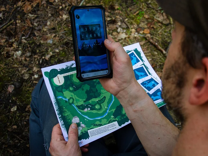 Das zweite Rätsel der Schnitzeljagd im Wald Beim zweiten Rätsel sollen die Schnitzeljäger:innen dem magischen Fluss folgen. Hier kommen auch die erwachsenen Spieler ganz schön ins Schwitzen.