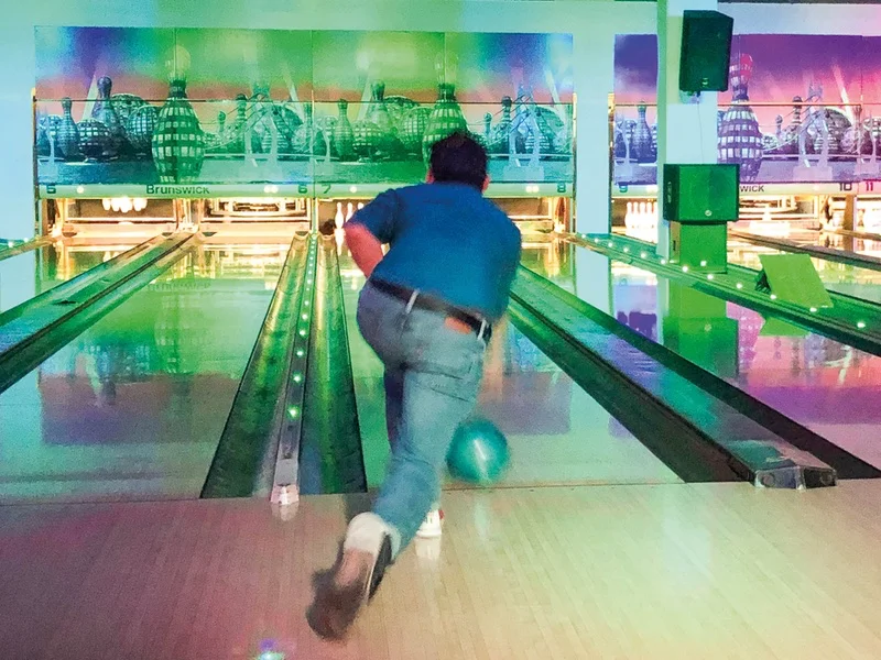 Strike! Teamevent auf einer Bowlingbahn Strike! Teamevent auf einer Bowlingbahn