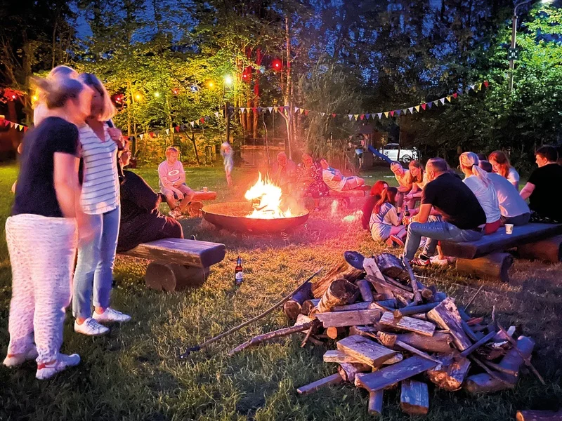 Ein Teamabend am Lagerfeuer Ein Teamabend am Lagerfeuer