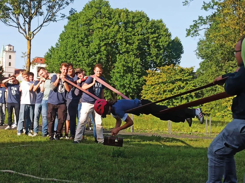 Teamtrainings mit sportlichen Herausforderungen Teamtrainings mit sportlichen Herausforderungen